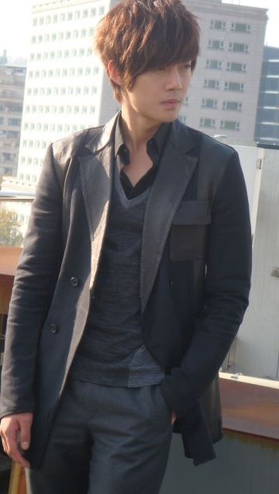 Foto Kim Hyun Joong yang Keren dan Ganteng 17