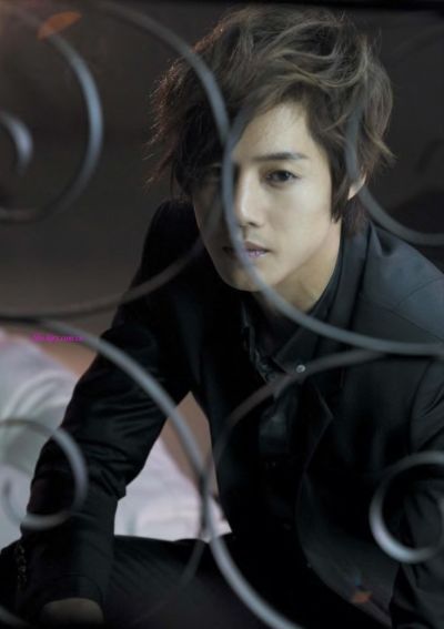 Foto Kim Hyun Joong yang Keren dan Ganteng 37