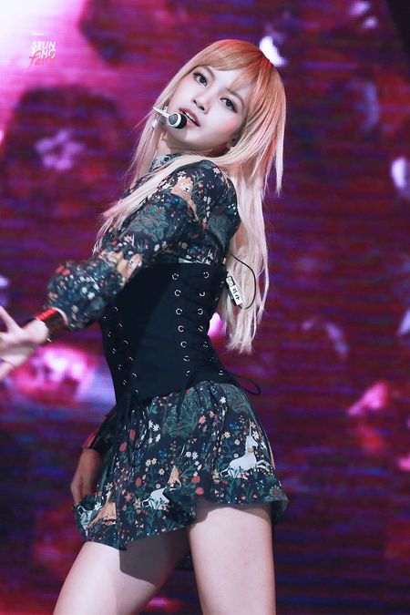 Koleksi Foto Cantik Lisa BLACKPINK 24