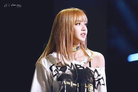 Koleksi Foto Cantik Lisa BLACKPINK 42