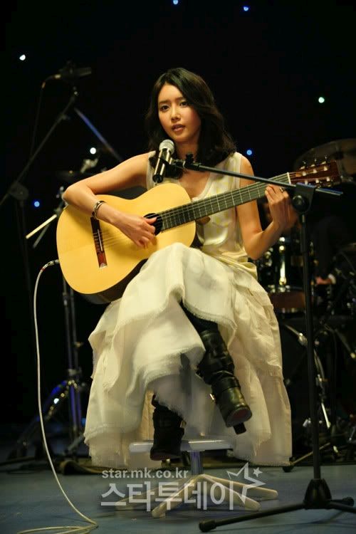Chae Jung An Menyanyi
