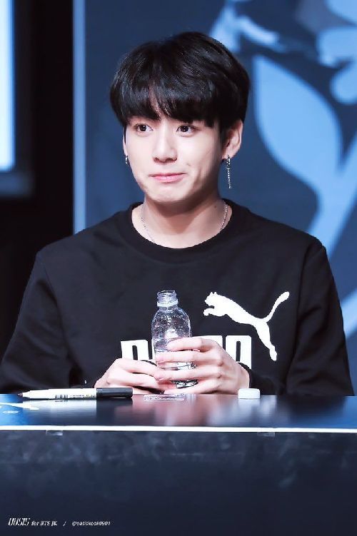 Foto Jungkook Berambut Hitam1