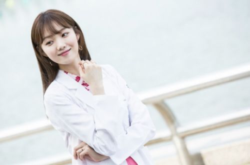 Foto Lee Sung-kyung di Drama Doctors