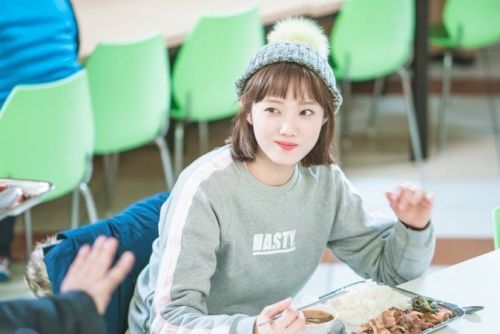 Foto Lee Sung-kyung di Drama Weightlifting Fairy Kim Bok-joo