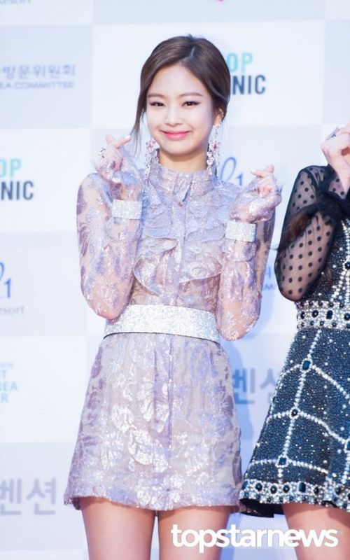 45 Foto Terbaru Jennie BLACKPINK yang Kini Sudah Solo Karir – Page 3