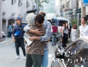 Foto Adegan Its Okay Thats Love 20