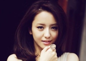 Tong Liya