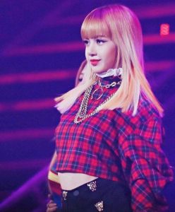 Koleksi Foto Cantik Lisa BLACKPINK 17