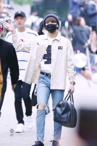 Foto Jungkook Bermasker1
