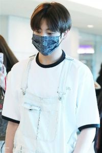 Foto Jungkook Bermasker3