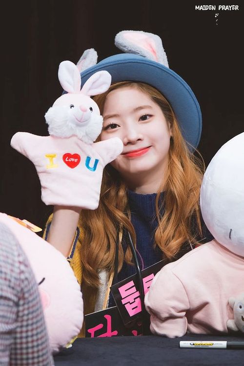 Foto Cantik Dahyun TWICE Terbaru 51