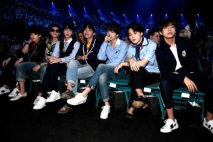 Foto Member BTS Ceria